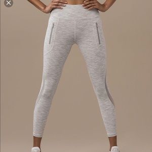 Lululemon Invigorate 7/8, size 8, ice grey